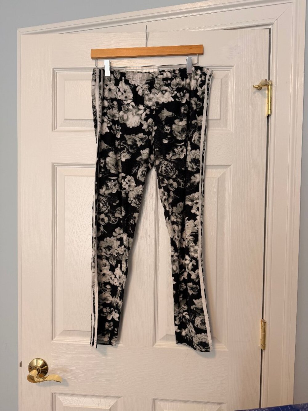 No Boundaries Leggings (Black, White, Grey)- Juniors XL